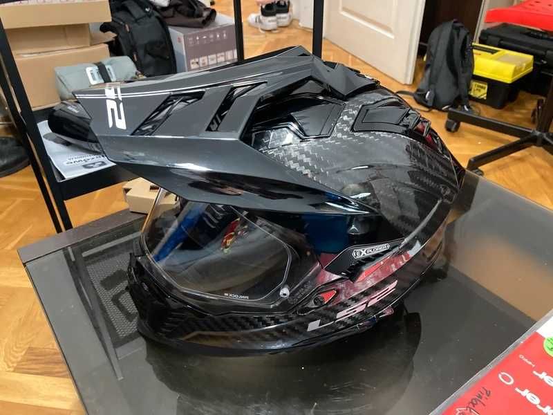 LS2  Explorer Solid Carbon połysk XL - MX701
