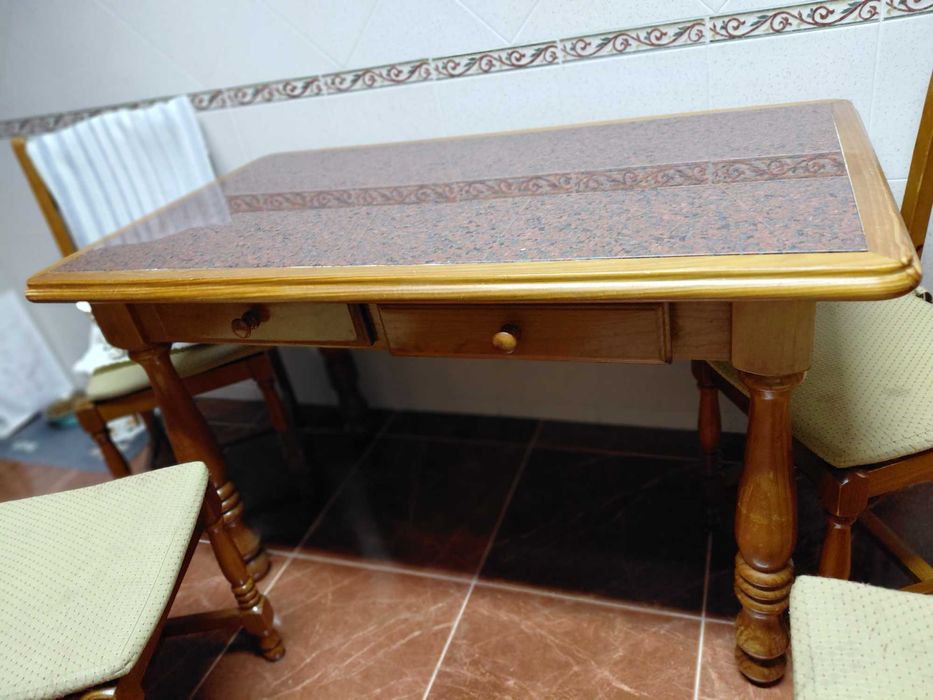 Mesa de cozinha de Granito + 4 Cadeiras