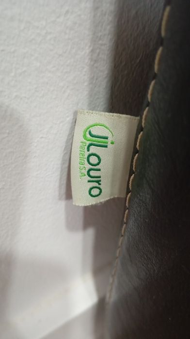 Sofá chaise long castanho e preto madeira maciça