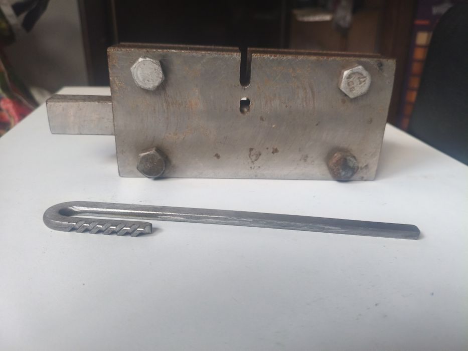 Продам замок ригельний обраного та прямого ходу