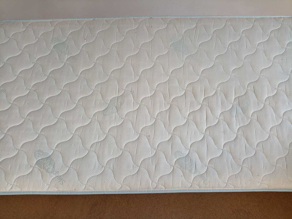 Дитяче ліжко з матрацом