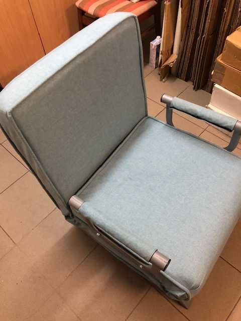 Fotel-łóżko z możliwością regulacji oparcia