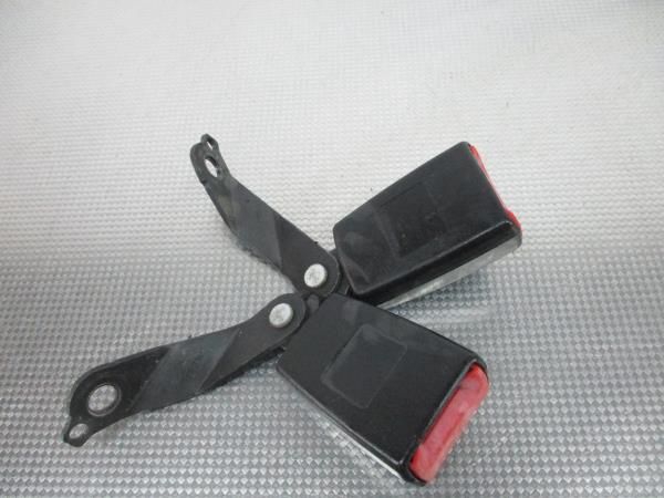 Encaixe de cinto trás esquerdo AUDI TT (8N3)