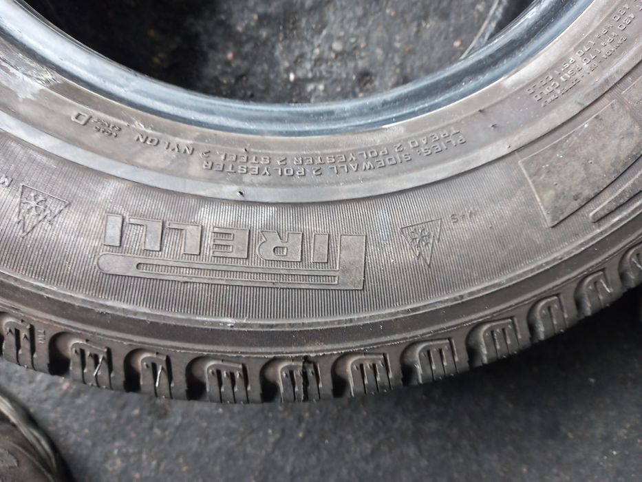 Opony używane 215/70/15c pirelli 2x6 mm