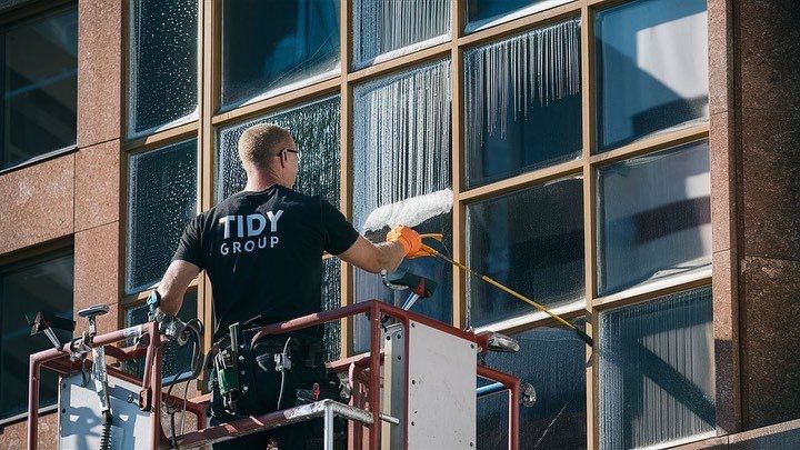 Миття вікон Львів/Прибирання/Миття бруківки//клінінгові послуги/