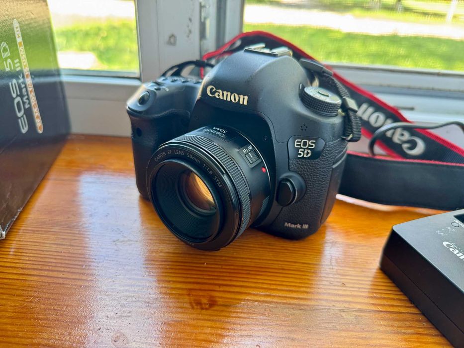 Фотоапарат Canon 5D Mark III + EF 50mm f/1.8 STM | ~270k | комплект