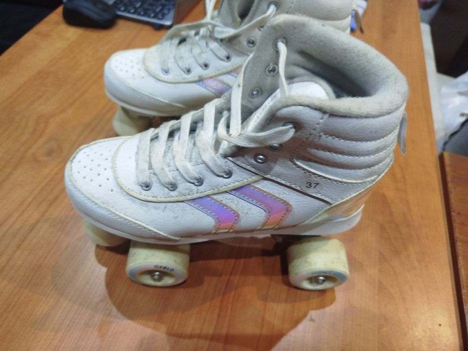 Patins de quatro rodas