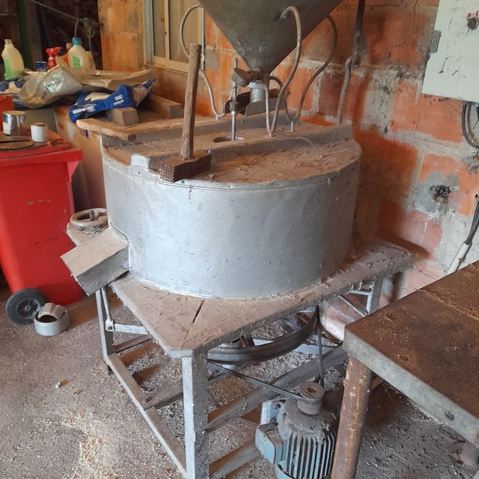 Moagem trifásico com de 80cm de diâmetro.