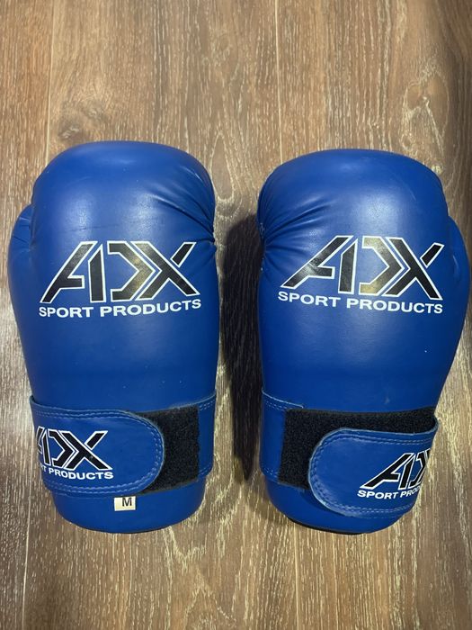 Продам боксерские перчатки и защиту для ног