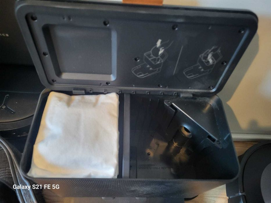 Robot sprzątający iRobot Roomba j7+ z Clean Base