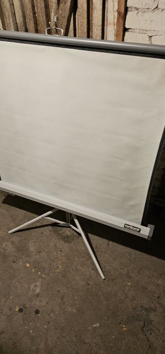Ekran  do projektora brilant wyprodukowany czechy
