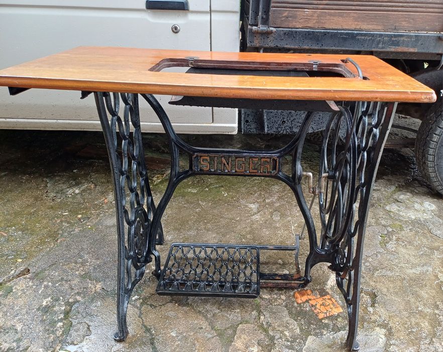 Máquina de Costura Singer,muito antiga e a funcionar