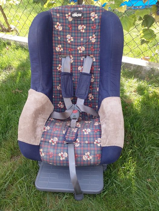 Продам Крісло   фірми chicco автомобільне дитяче на 18 кг