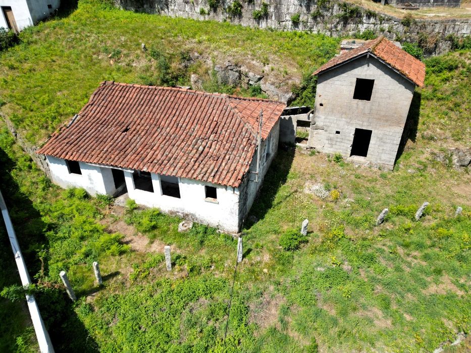 Terreno com casa para reconstruir