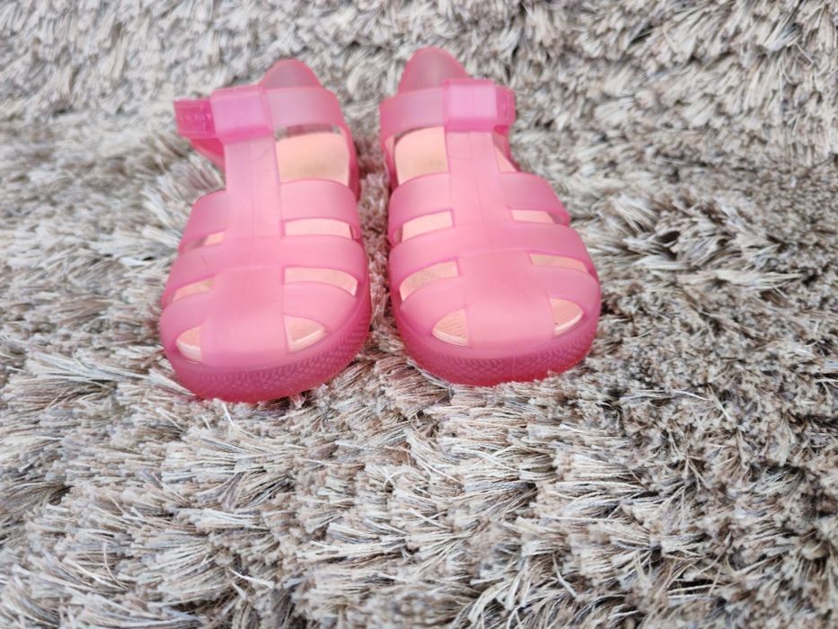 Sandálias de menina cor de rosa