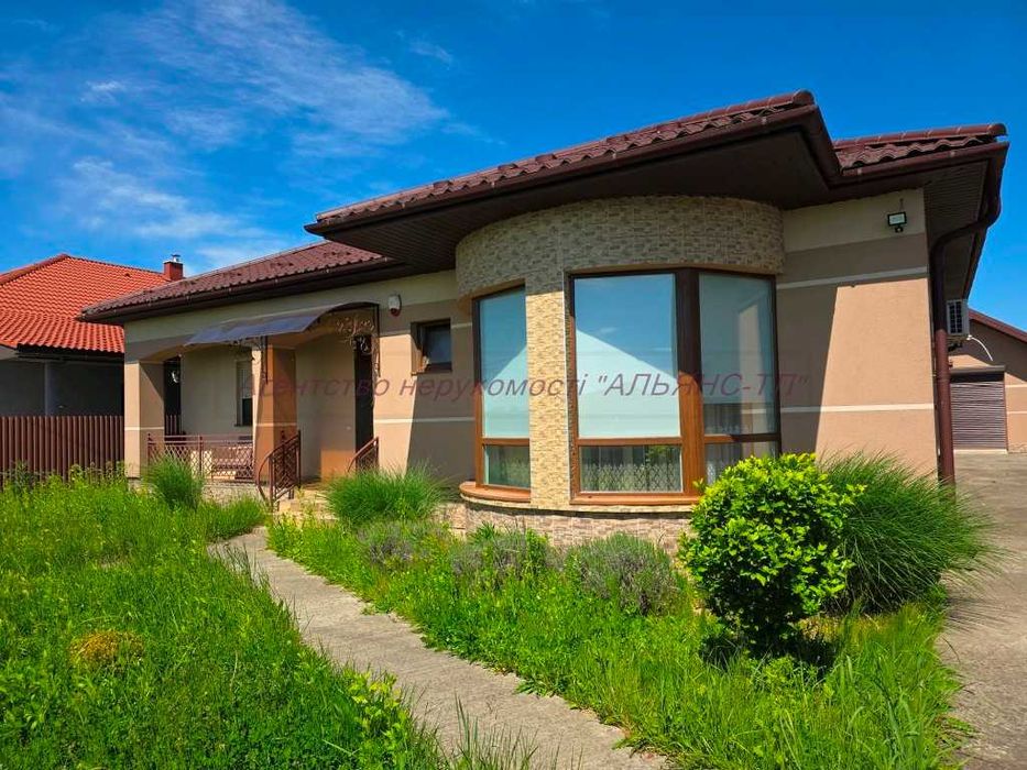 Будинок з ремонтом та меблями , вільний , 9 сот