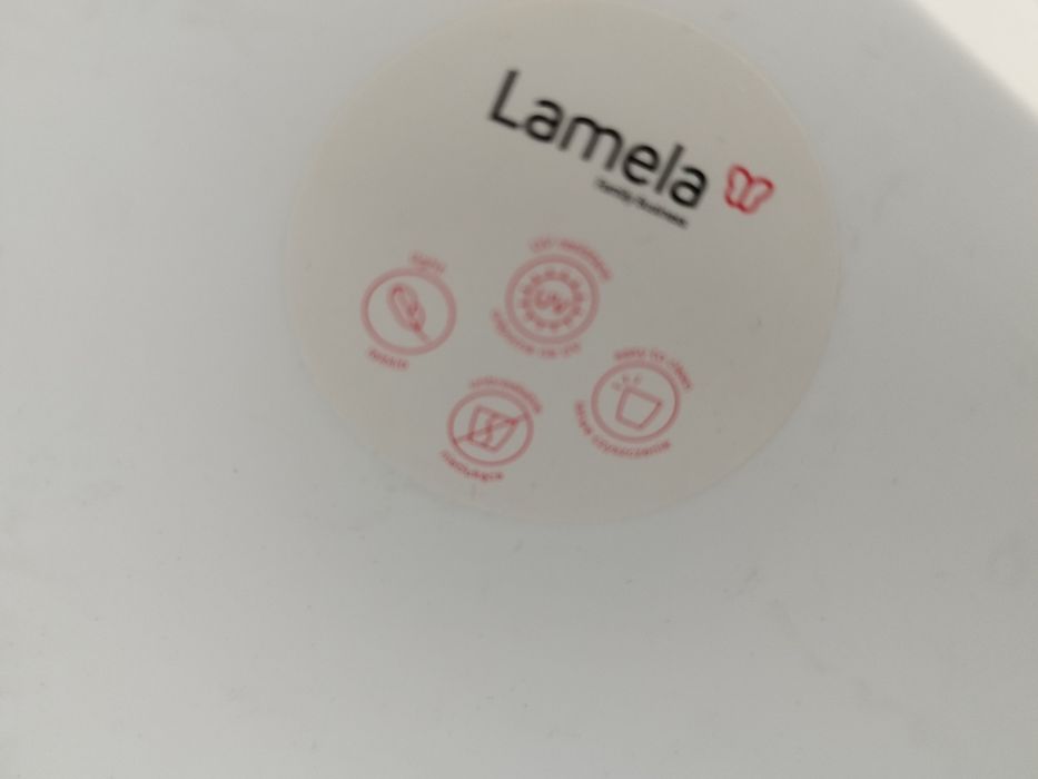 Doniczka .biała .lamela