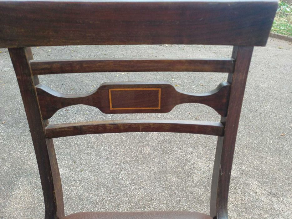 Mesa grande, com 6 cadeiras, de sala de jantar