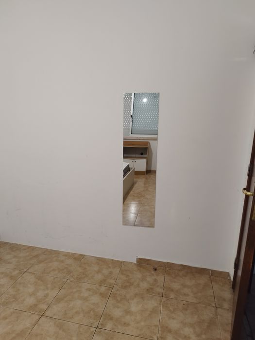 Alugo quarto na Póvoa de santa iria