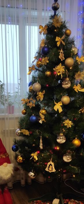 Продам новогоднюю искусственную елку и игрушки к ней