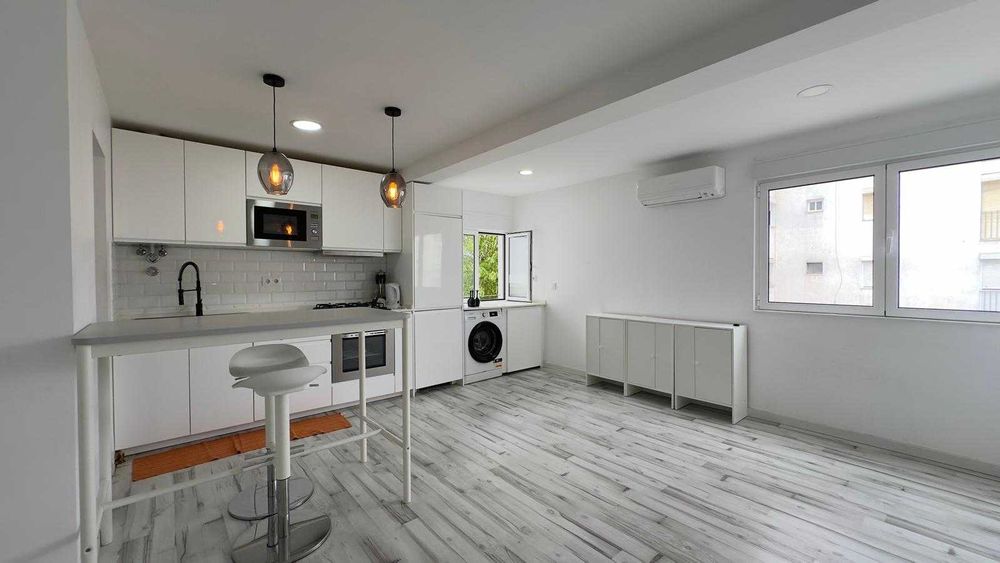Excelente Apartamento T3 Mobilado para Arrendamento – Centro da Moita