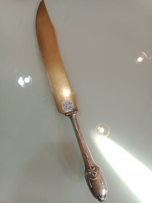 Faca trabalhada em prata, produto de antiquário