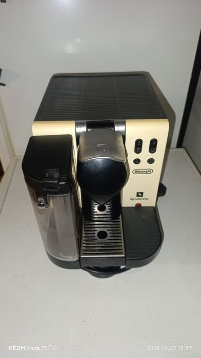 Капсульна кофемашина delonghi