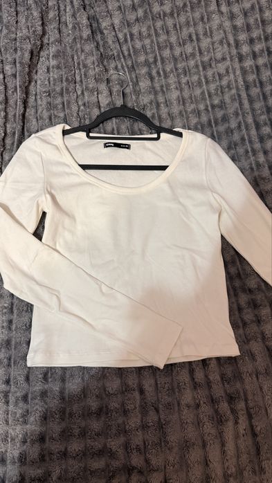 Біла базова кофтинка