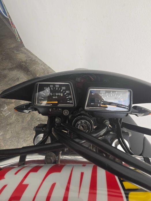Vendo yamaha Xt600 e 2002 com direccao torta de resto ta pronta a andar e so meter gasolina e fazerem uma revisao