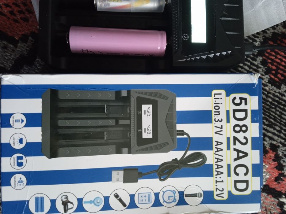 Зарядний пристрій для Li-ion 3.7V та АА/ААА 1.2V
