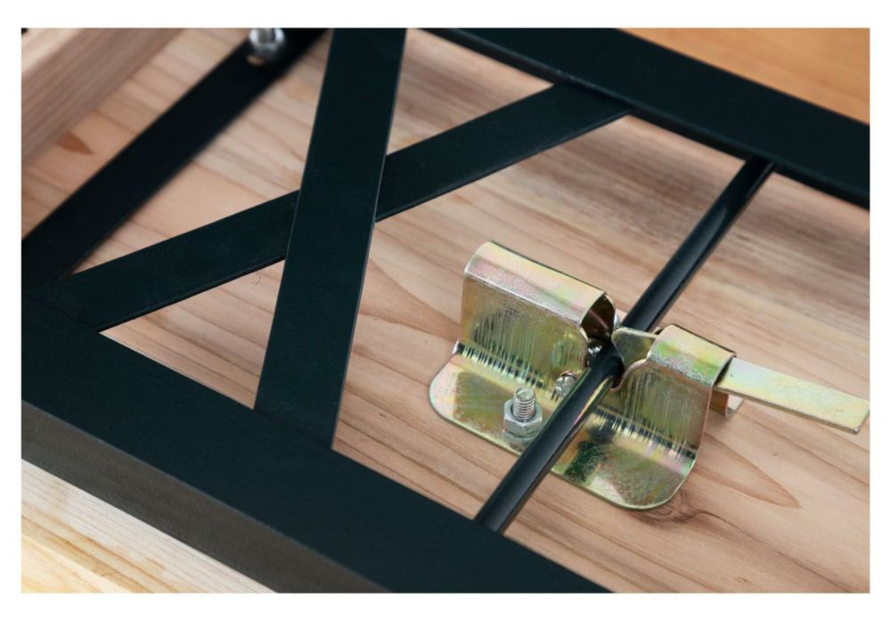 Zestaw ławek i stolik ogrodowych piwne