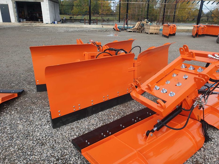 Mocny pług do śniegu do tura tuz strzałka Metal Technik szer. 2,6/3,0m