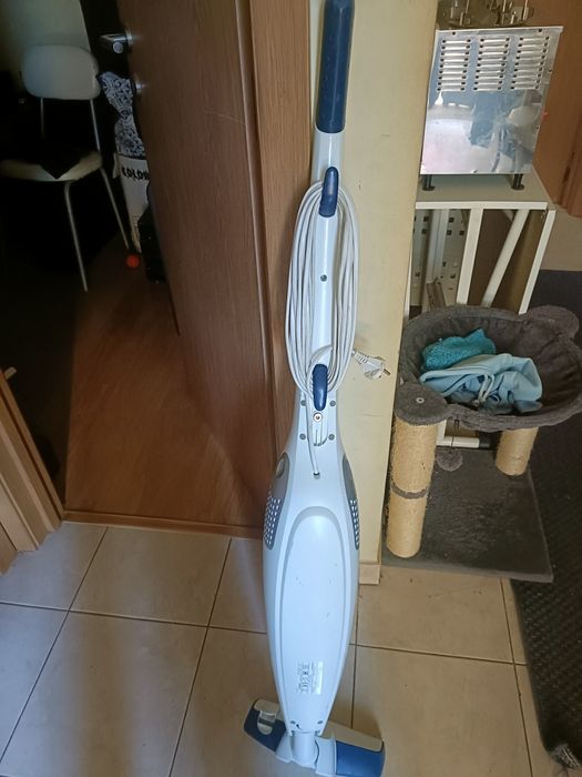 Aspirador vertical pó Electrolux