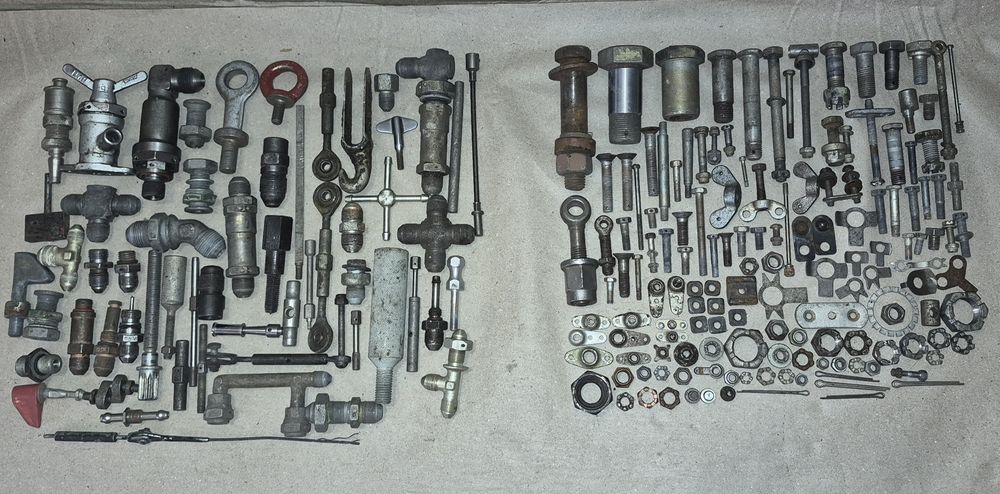 Крепеж (болтики, гаечки) авиационные.