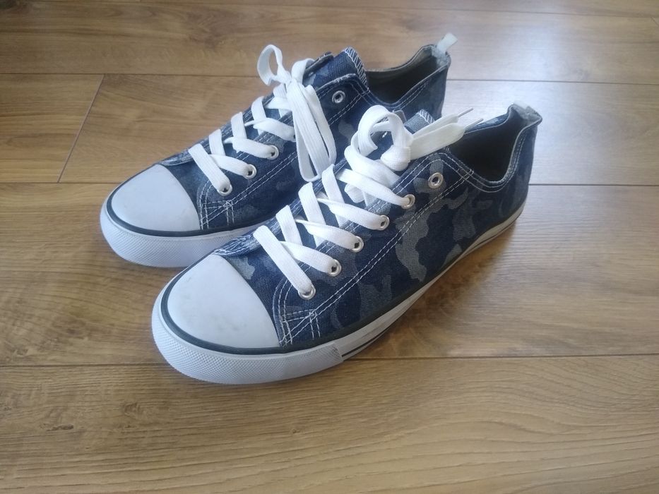 Buty 44 trampki wiązane