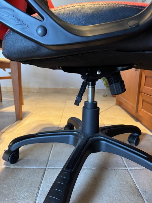 Cadeira Gamer Genesis – Preto e Vermelho (Excelente Estado!)