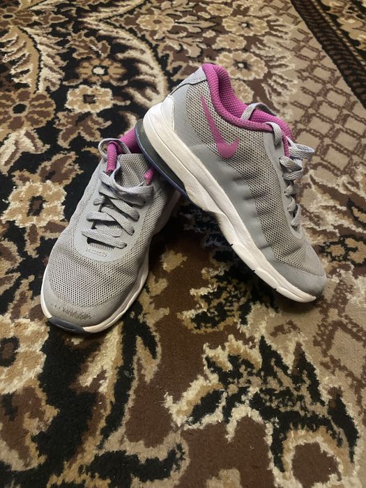 Кросівки для дівчинки nike