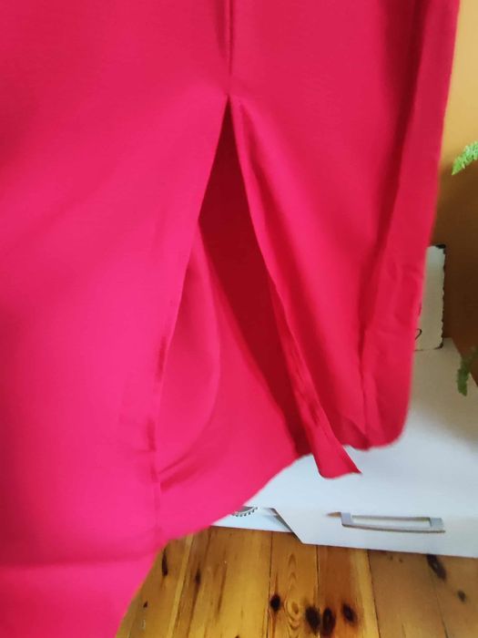 Piękna nowa elegancka czerwona sukienka midi Sinsay Xs