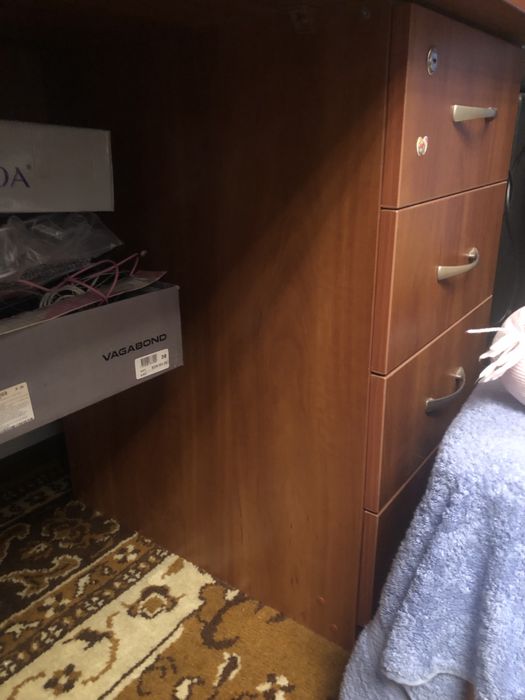 Стол большой письменный