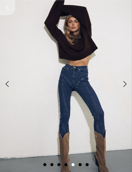 Джинси завуженого крою синього кольору з відстрочками