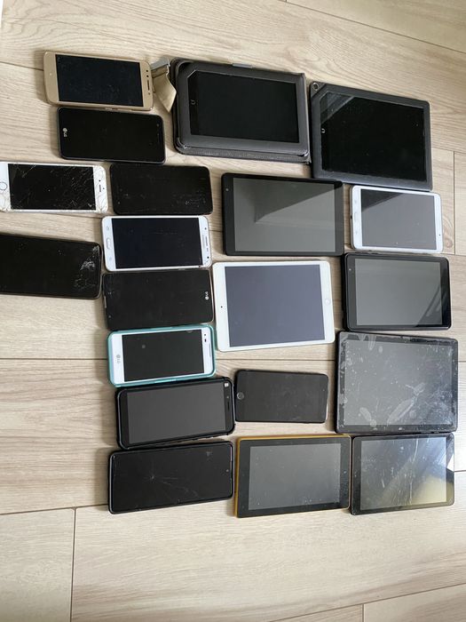 Продам лот планшетів і телефонів