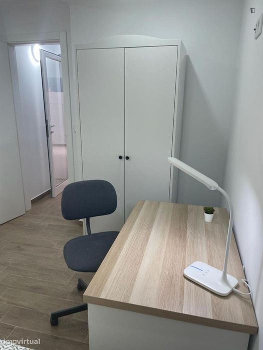 Quarto - localizado em Parque das Nações Lisbon