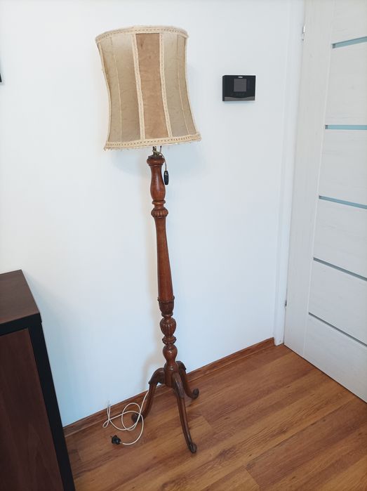 Lampa stojąca podłogowa