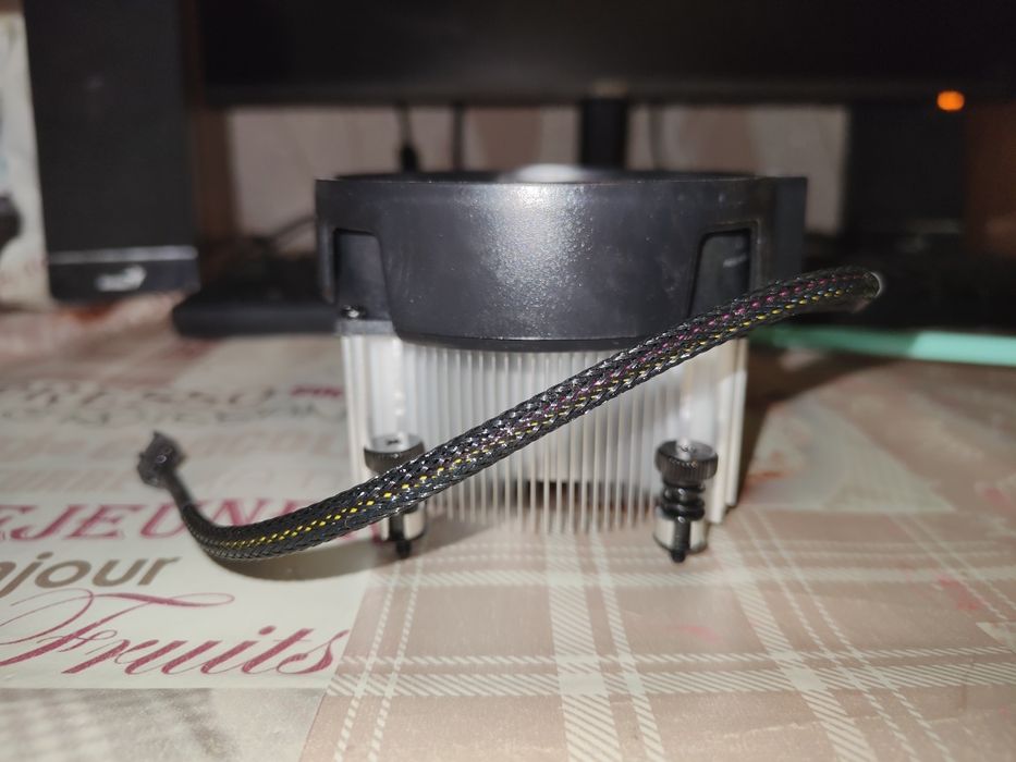Продам AMD кулер для охлаждения