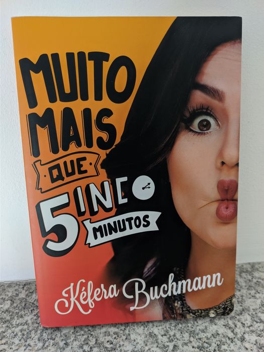 Livro Muito Mais que 5 minutos by Kéfera
Buchmann