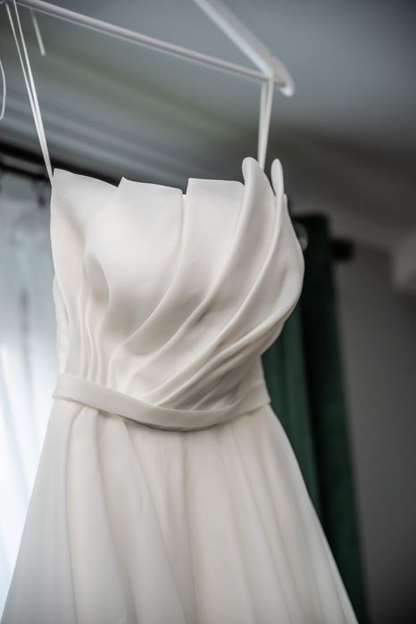 Delikatna suknia ślubna