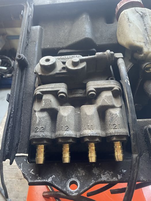 Тормозний клапан гальмівний клапан MAH TGL TGM WABCO 81.52130-6287
