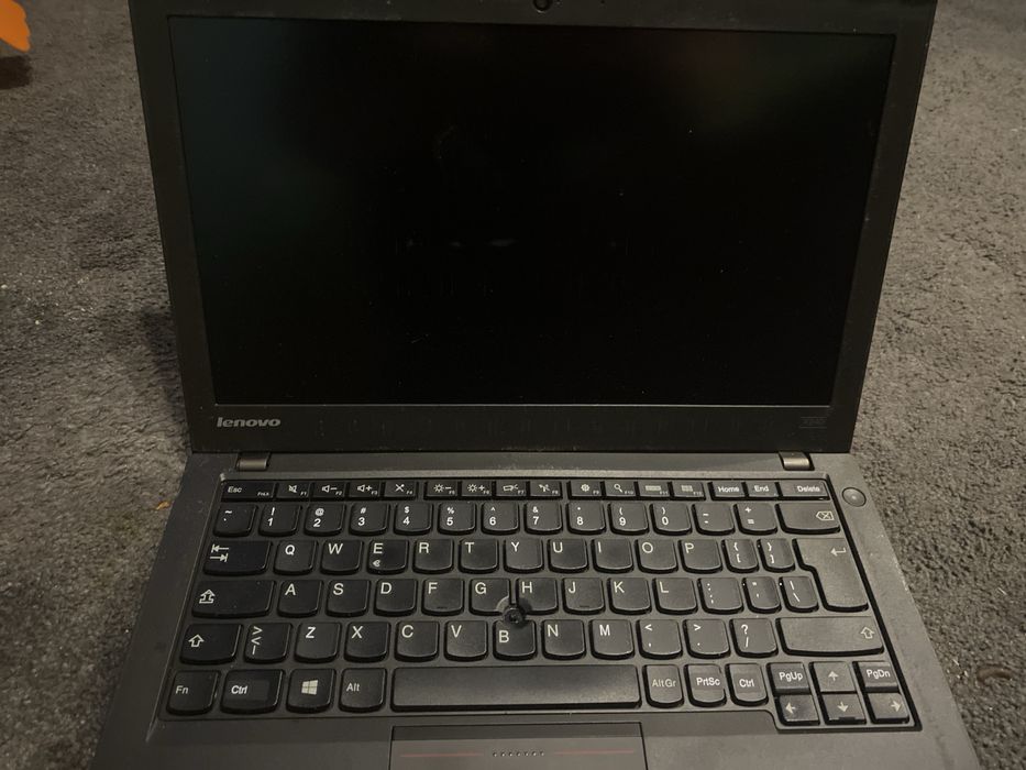 Sprzedam laptop dziala ale wystwiam go jako iszkodzony brak ladowarki