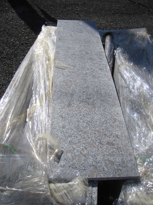schody ,parapety granitowe 150x33x2 cm