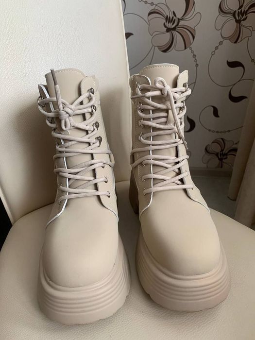 Бежевые ботинки демисезонные